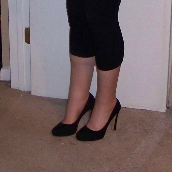 Meet your Posher, Emily - Picture 2 of 2